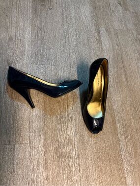 MARC FISHER NAVY BLUE PEEP TOE SHOES SIZE 8M